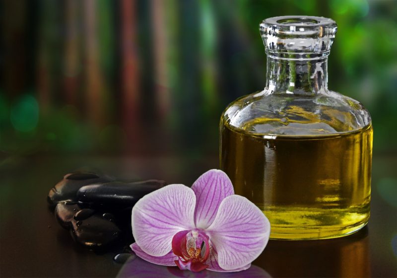 https://www.science-environnement.com/wp-content/uploads/2017/10/aromatherapie-essence-oil-e1508081998196.jpg